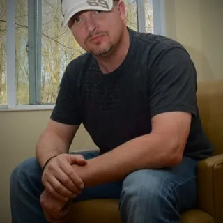 Chris R.