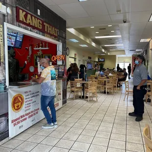 Lots of good places to eat in here! So many varieties