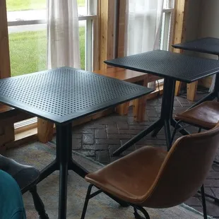 Seating without available plugins for laptop.