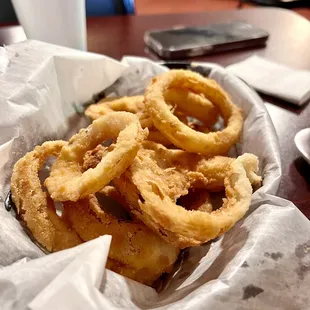 Cams Onion Rings - Good, light, crispy that seemed to be homemade. Batter came off easy but still tasty.