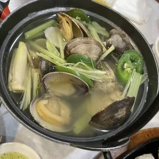 nghêu hấp sả/steamed clams with lemongrass