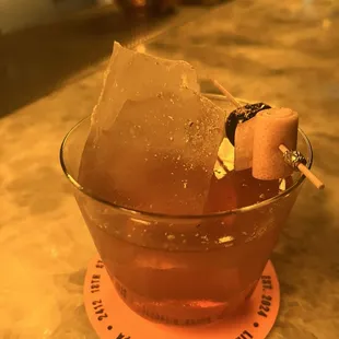 Velho tamarindo! Bourbon drink with guava, cachaça, vanilla, banana and anise. This was yummy!!