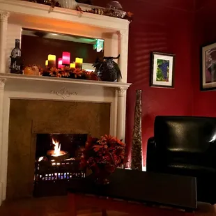 Looking for a wine bar as if it was at your friend's house question mark and this is a place to come to.