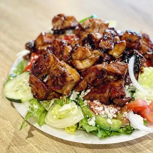 Large Greek Salad with chicken/ Instagram @JudeeTheFoodee