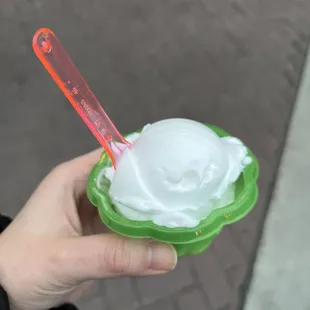 Lemon Gelato on legs lol - pretty small scoop for like 4bucks but it was super refreshing