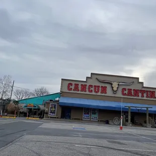 the outside of a restaurant