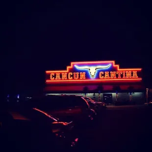 the neon sign for cancun cantina