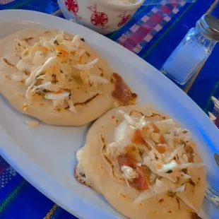 Pupusas with ensalada and salsa