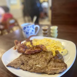 Steak, eggs &amp; bacon (à la carte)