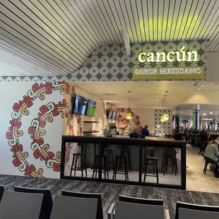 Attractive and inviting new dining option at OAK terminal 1