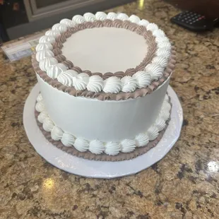The cake I requested versus the cake I received.