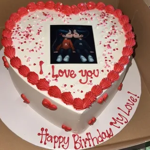 This one was chocolate with cream inside banana and strawberry and the decoration beautiful I loved it.