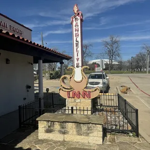 the entrance to the motel
