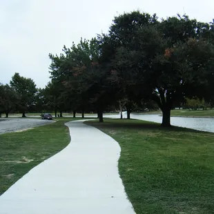 big wide path that goes all the way around the park!