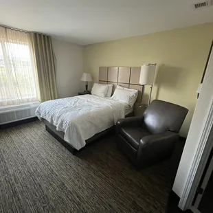 Single bed with recliner