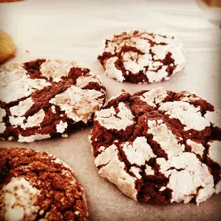 Chocolate crinkle cookies