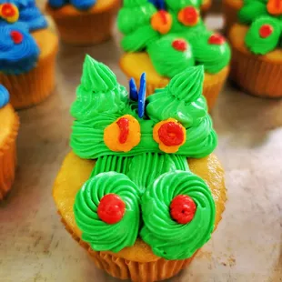 Dragon cupcakes