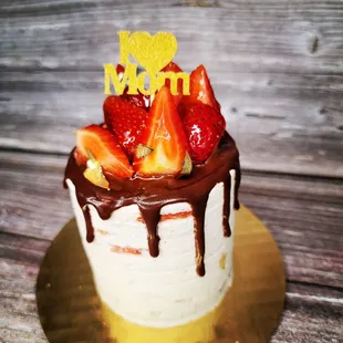 Chocolate drip strawberry cake