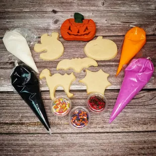 VEGAN Diy Halloween cookie kit. 15 cookies, 4 icing, 3 sprinkles. $25