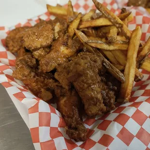 chicken wings and fried chicken, bbq wings, poultry, chicken wings, food, fried chicken wings, fried chicken, chicken, bbq chicken