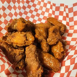 chicken wings, chicken wings and fried chicken, fried chicken, fried chicken wings, food, chicken, bbq wings, poultry, bbq chicken