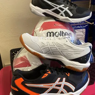 ASICS Rocket  lightweight, cushiony excellent Grip. Available in Men and Women&apos; sizes.