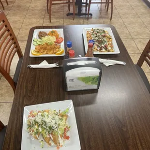 Tacos dorados, camarones a la diabla , asada fríes