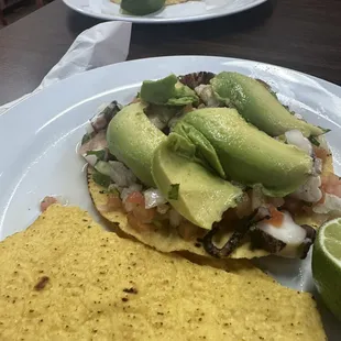 Tostada de camaron t pulpo
