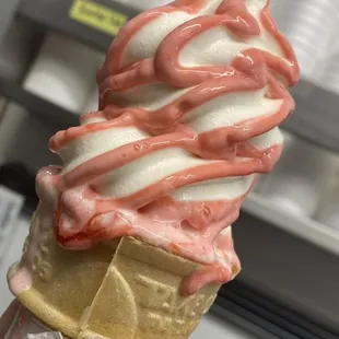 Strawberry flavor burst ice cream