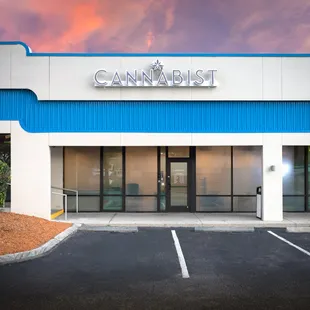 Outfront of Cannabist Brandon