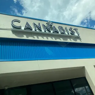 Aside from Angie, this place is FULL of clueless people.