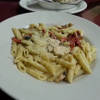 Lunch Pasta Cannataros