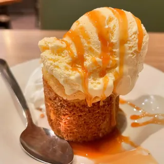 Butter Cake a La Mode