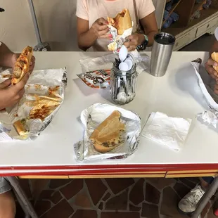 Delicious roust beef and meatball sandwiches. The muffulettas are also amazing.