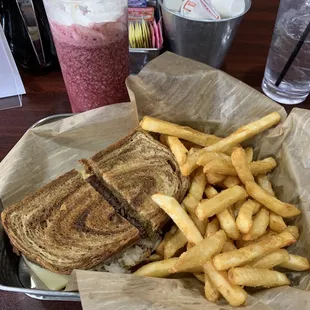 Reuben, battered fries and a wild berry smoothie!
