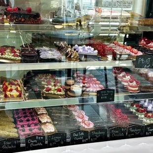 food, dessert, cupcakes