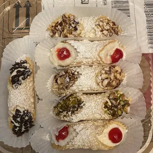 6 pack assortment of cannolis