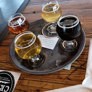 a tray of beer and a plate of food