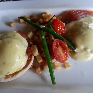 Smoked Salmon Eggs Benedict*