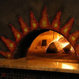 Wood Fired Pizza/Appetizers/Fine Wine/Drinks &amp; an Art Gallery Too!