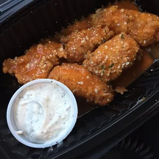 Garlic parm. buffalo wings w/ house blue cheese... DELICIOUS!