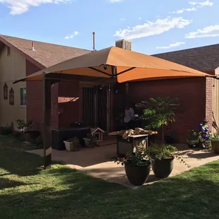 Single pole canopy on a nice back yard
