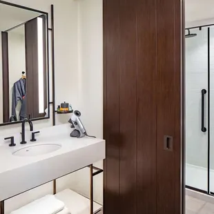 Guest room bath