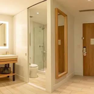 Guest room bath