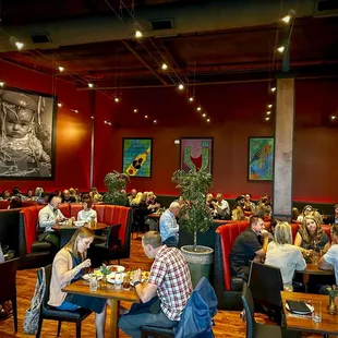 a large group of people eating