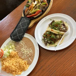 Fajitas, barbacoa, cabeza - all great!