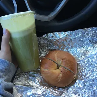Such sweet men working there with a delicious bagel and a tasty juice!! Nice, quick meal for on the go