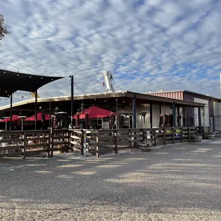 the outside of the restaurant