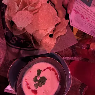 Queso blank and tortilla chips