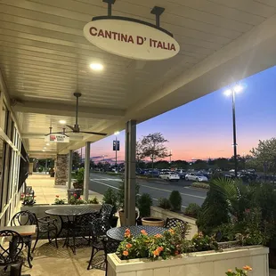 The outdoor seating at Cantina D'Itallia